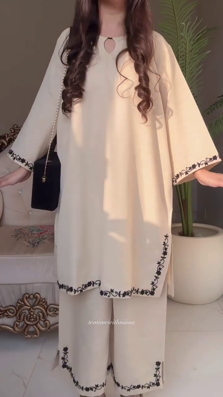 🌸🖤 “Whispered Petals” – Cream Embroidered Floral Dream Kurta Set 🌸🖤
