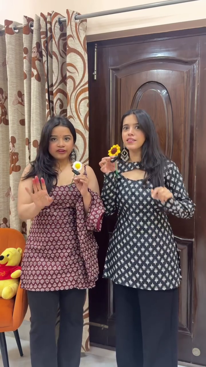 Dual‑Tone Printed Fit‑and‑Flare Kurti Tops with Stylish Necklines Paired with Solid Straight Pants Best‑Friend Outfit Set” 🤎🖤