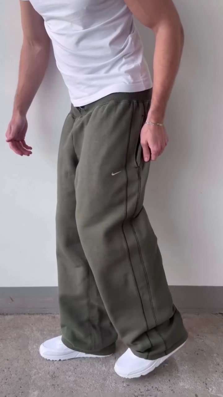 Off‑White Relaxed Wide‑Leg Track Pants with Elastic Waist and Black Side Piping for Athleisure & Lounge Wear” 🤍