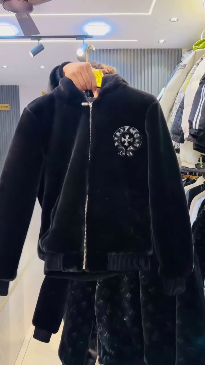 Black & White Faux‑Fur Zip‑Up Winter Jacket with Geometric Panel Detailing and Badge Accent for Men” 🖤🤍