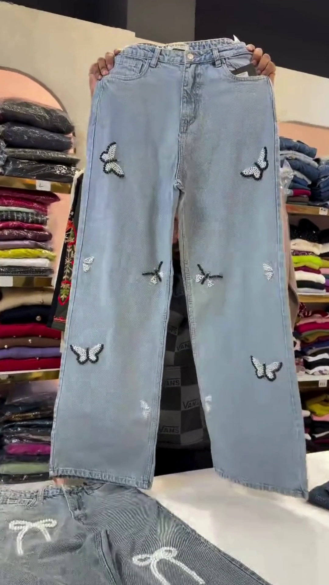 Light Blue High‑Rise Wide‑Leg Denim Jeans with All‑Over Pearl Bow Patch Detailing for Trendy Casual Wear” 👖