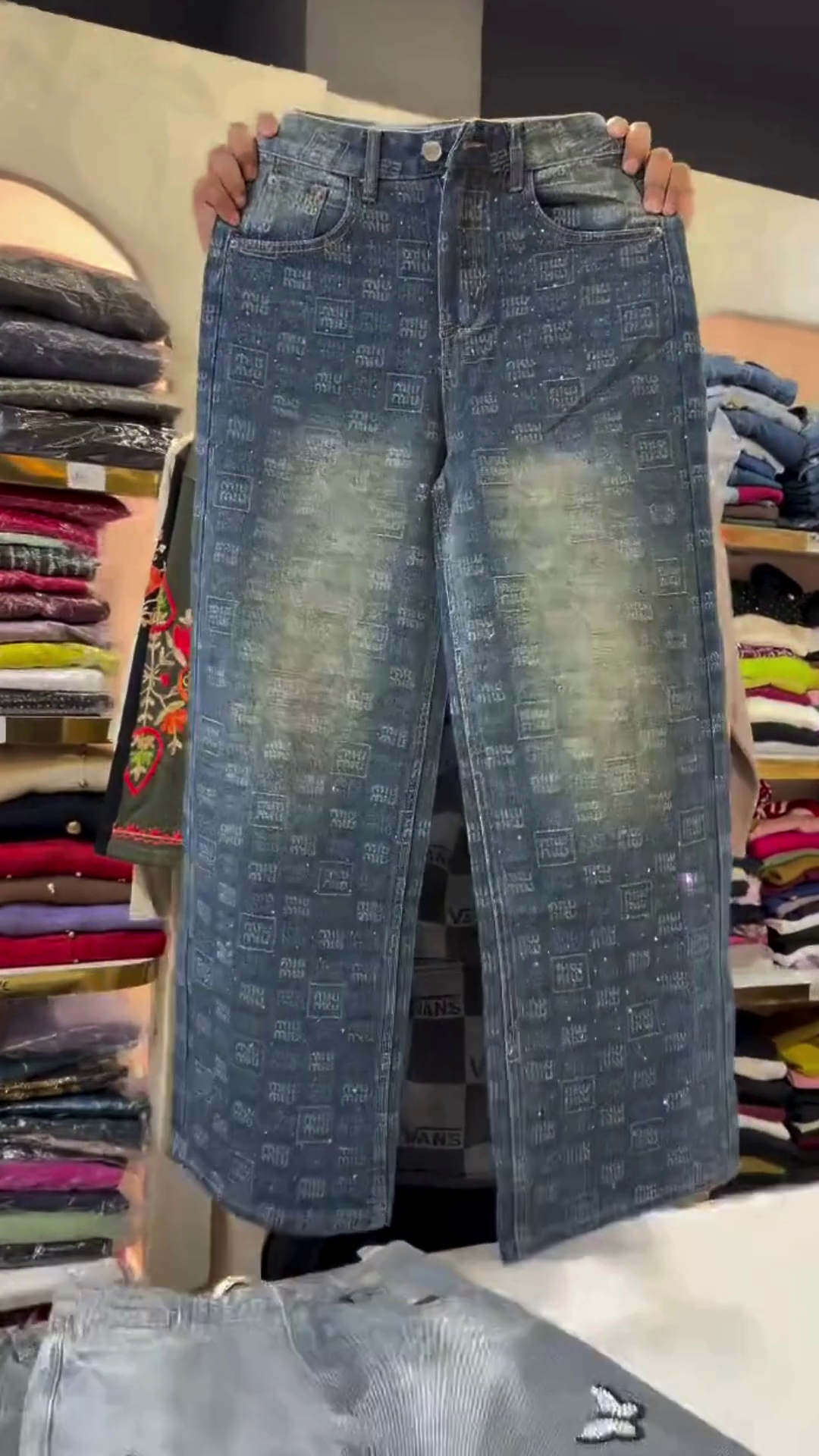 Light Blue High‑Rise Wide‑Leg Denim Jeans with All‑Over Pearl Bow Patch Detailing for Trendy Casual Wear” 👖