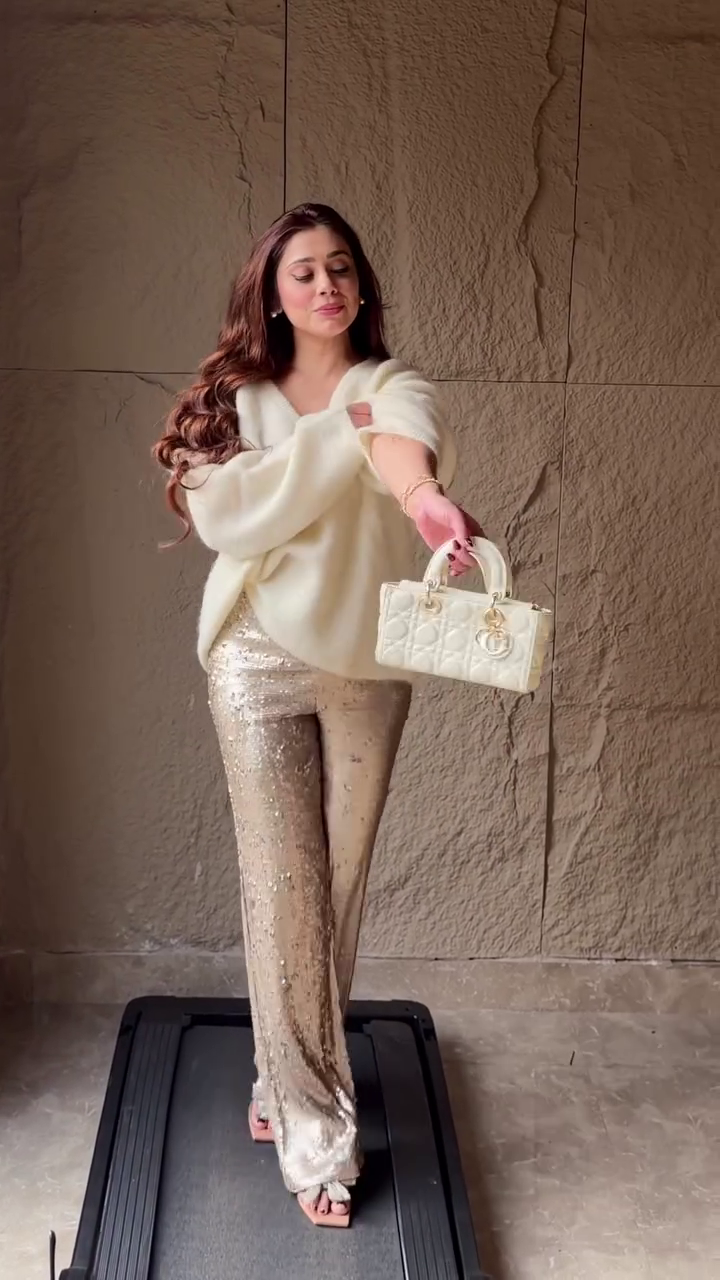 Champagne All‑Over Sequin Straight‑Fit Party Pants with Soft Off‑Shoulder Ivory Knit Sweater Co‑ord Set” ✨