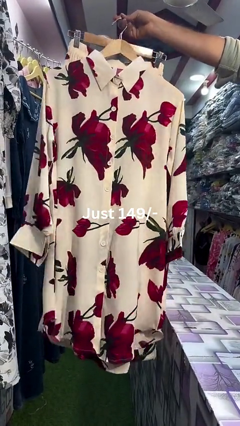 Vibrant White Long-Sleeved Shirt with Bold Red Floral Print 🌺👕🌸🔥🌞