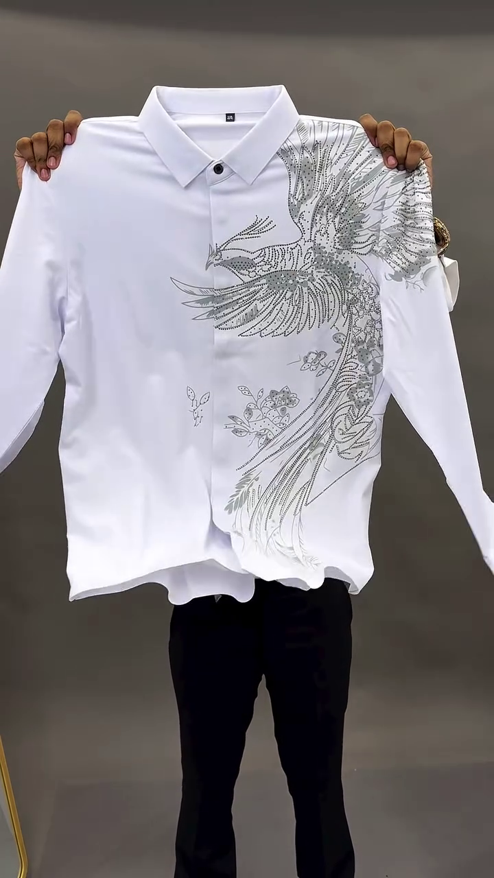 White Long-Sleeve Button-Up Shirt with Artistic Horse Head and Flowing Mane Design 🐎👕⚪🌿✨