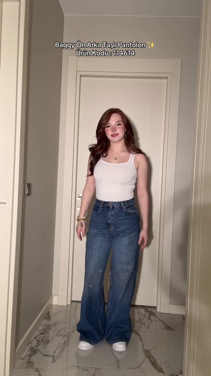 White Sleeveless Top 🤍 with Sparkly High-Waist Baggy Jeans ✨👖 and White Sneakers 👟