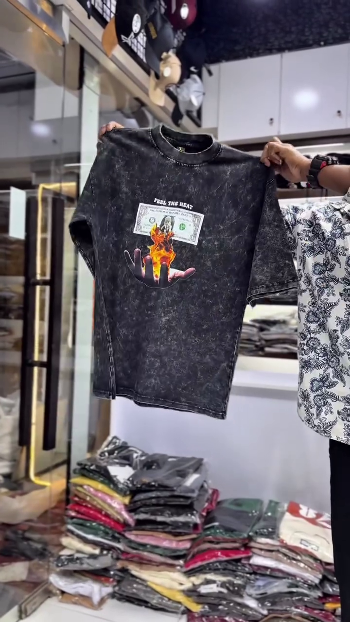 Black & Gray Marbled T-Shirt 🖤⚪ with Vertical White Chinese Characters 🇨🇳✨