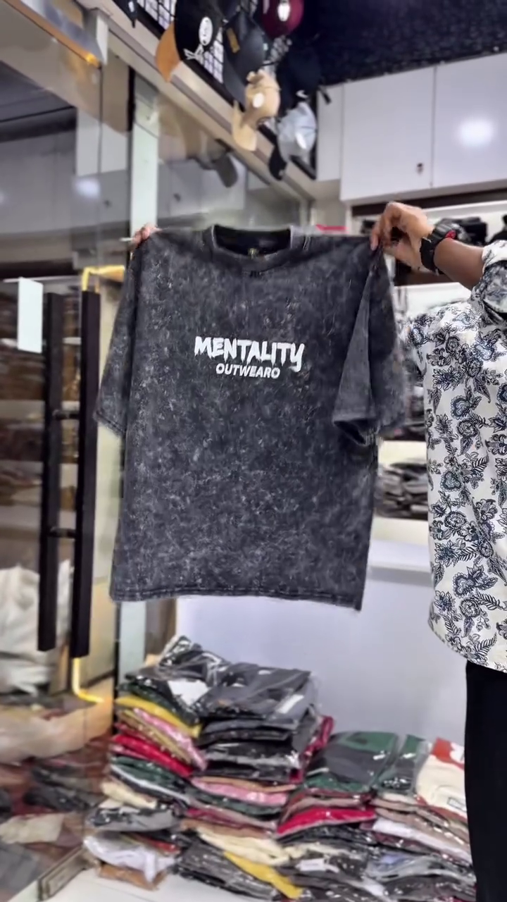 Black & Gray Marbled T-Shirt 🖤⚪ with Vertical White Chinese Characters 🇨🇳✨