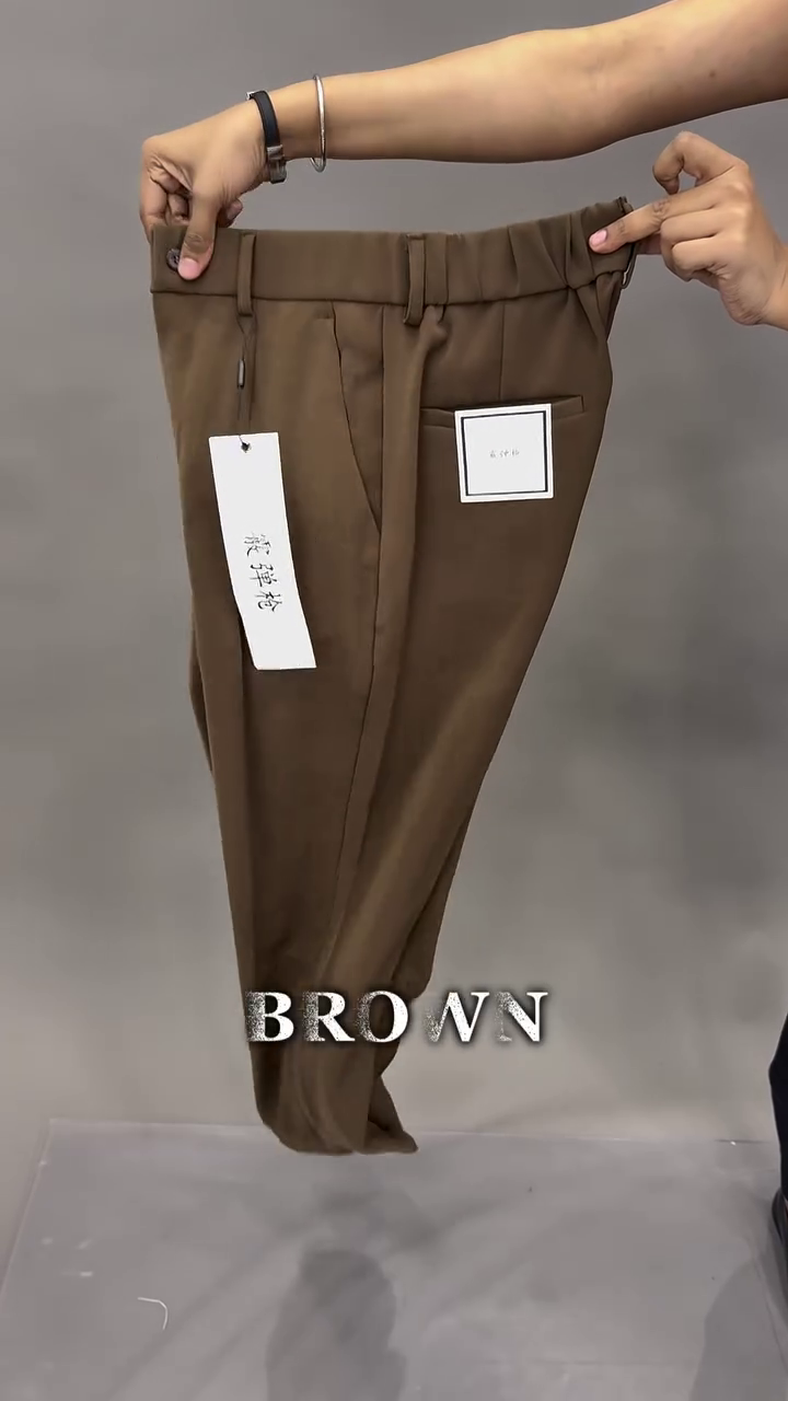 Cream Pleated Trousers 🤍👖 with Button Closure ⚪ Belt Loops 🎀 and Minimalist Elegance ✨