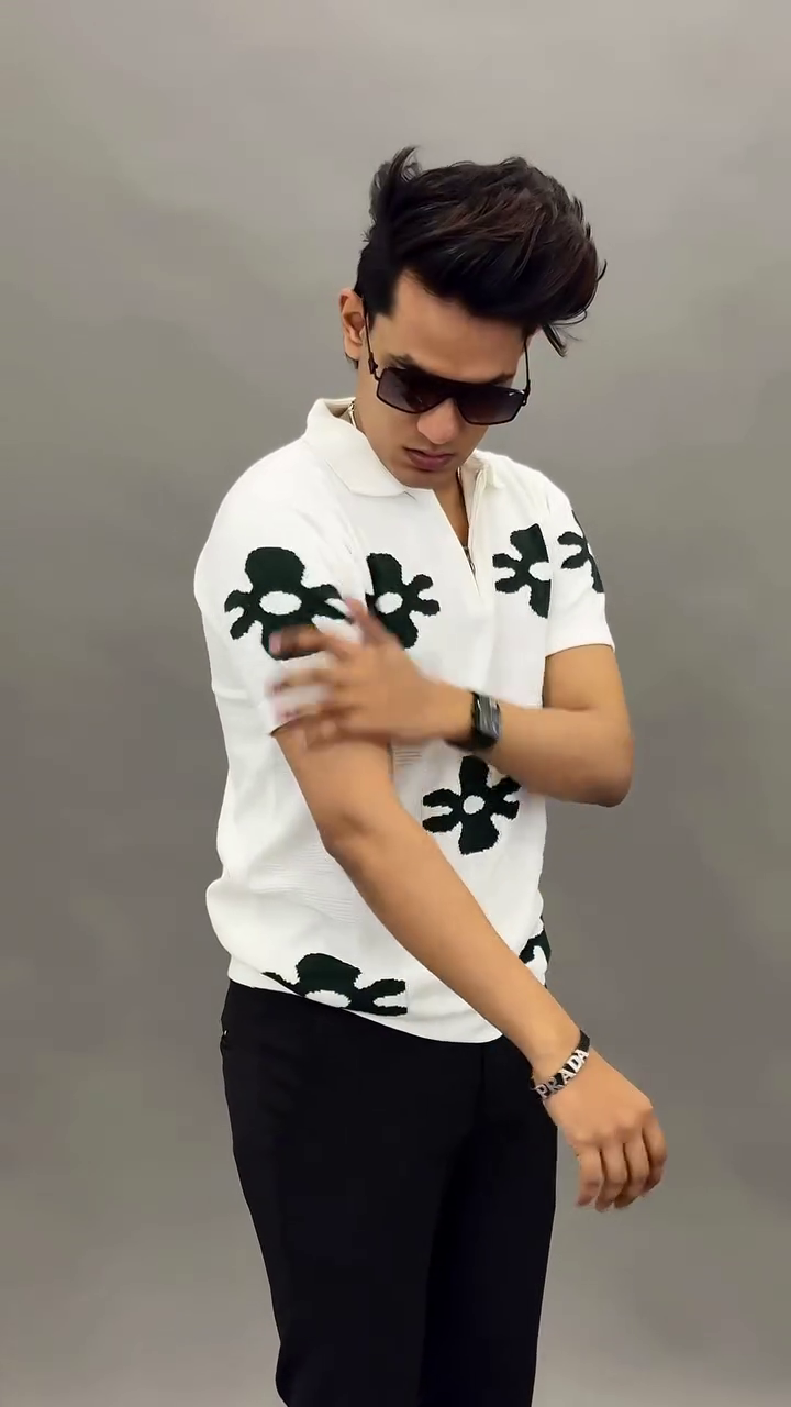 Men’s Beige Floral Pattern Short-Sleeve Smart Casual Polo Collar Knit T-Shirt 🌼✨