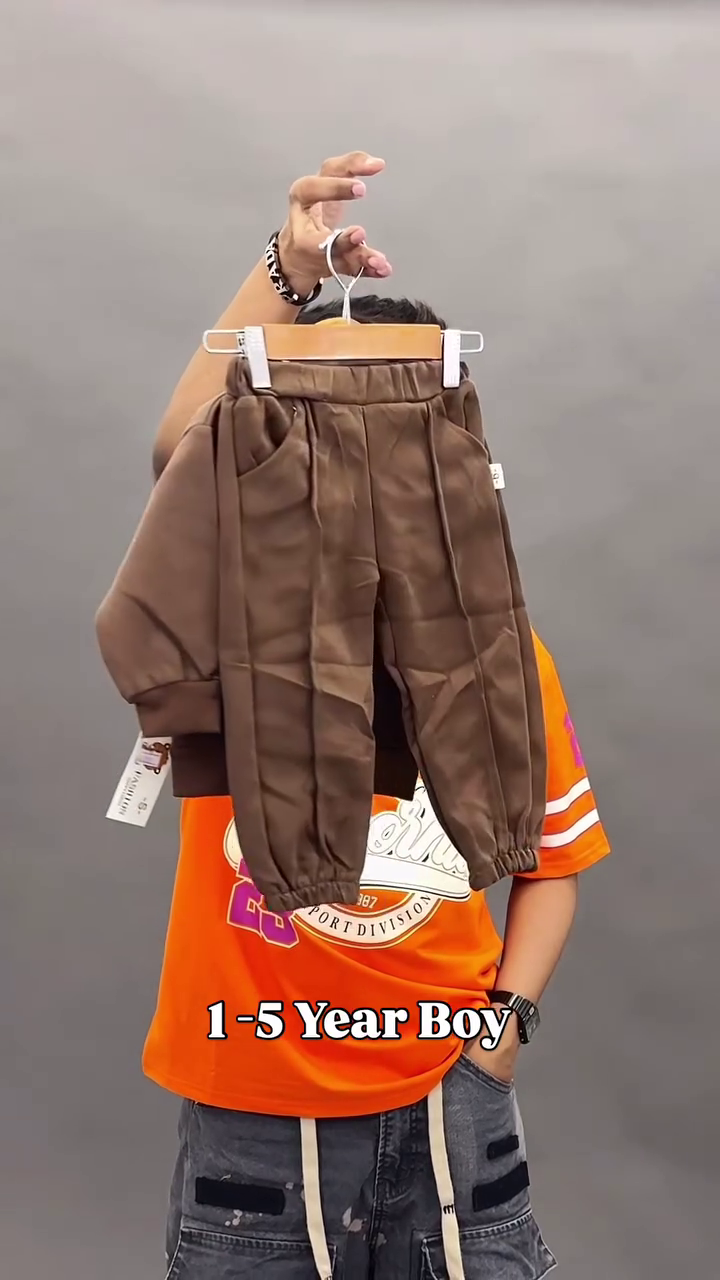 Kids Brown Full-Sleeve Giraffe Applique Sweatshirt & Elastic Jogger Set 🧸💛 (1–5 Years)