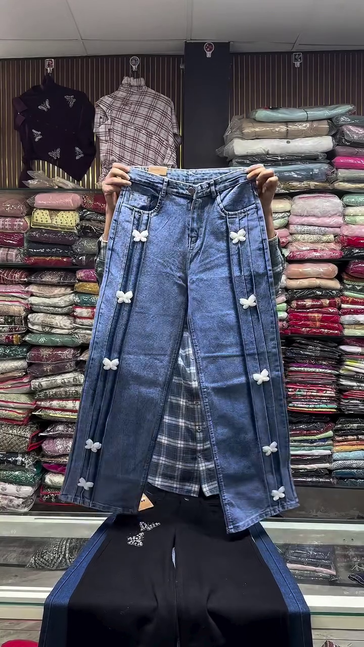 Women’s Dark Blue High-Waist Wide-Leg Cropped Denim Jeans with White Embroidered Hem Detailing ✨💙