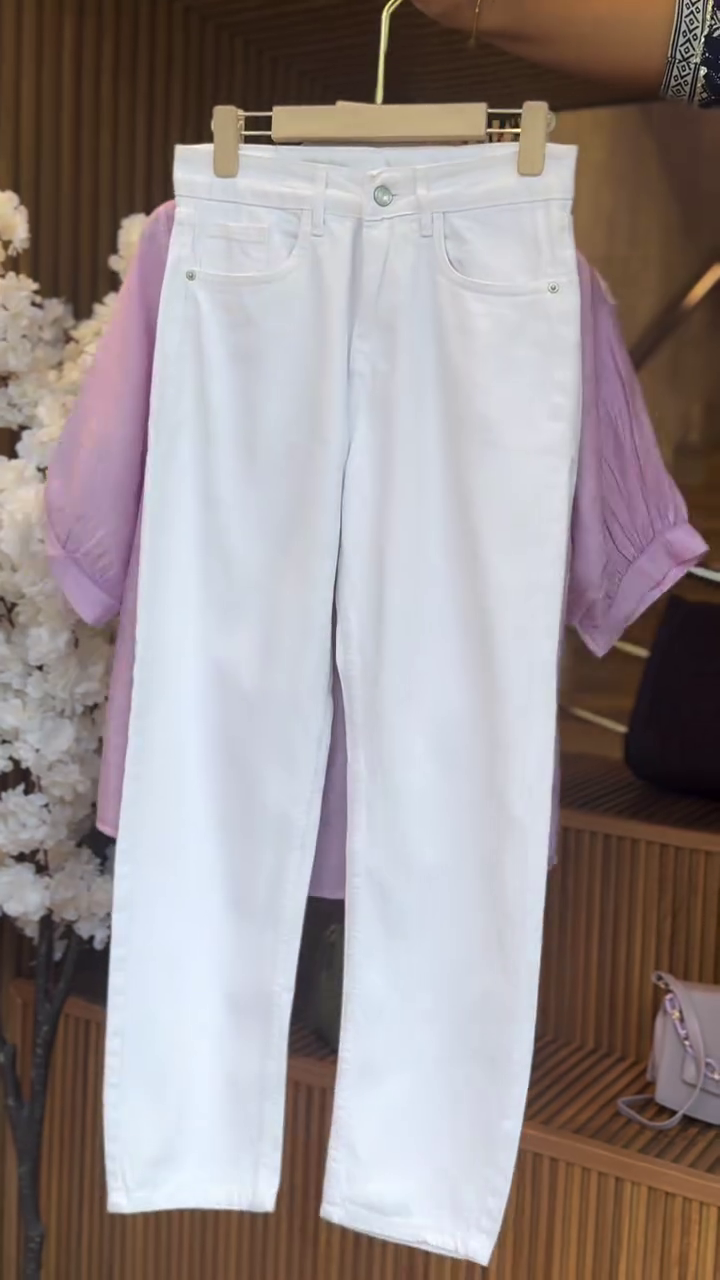 Soft Lilac V-Neck Floral Appliqué Half Sleeve Tunic Top with Decorative Metal Accent & White Straight Pants Co-Ord Set 💜🌸✨