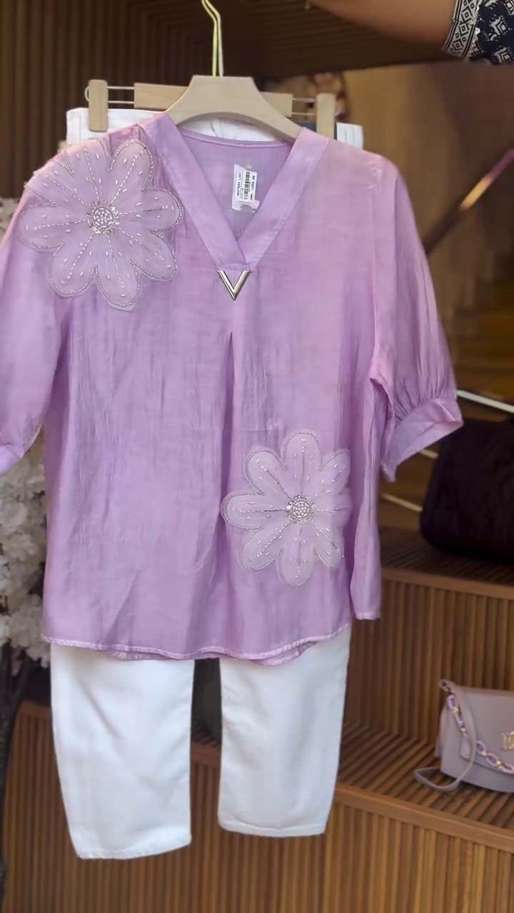Soft Lilac V-Neck Floral Appliqué Half Sleeve Tunic Top with Decorative Metal Accent & White Straight Pants Co-Ord Set 💜🌸✨