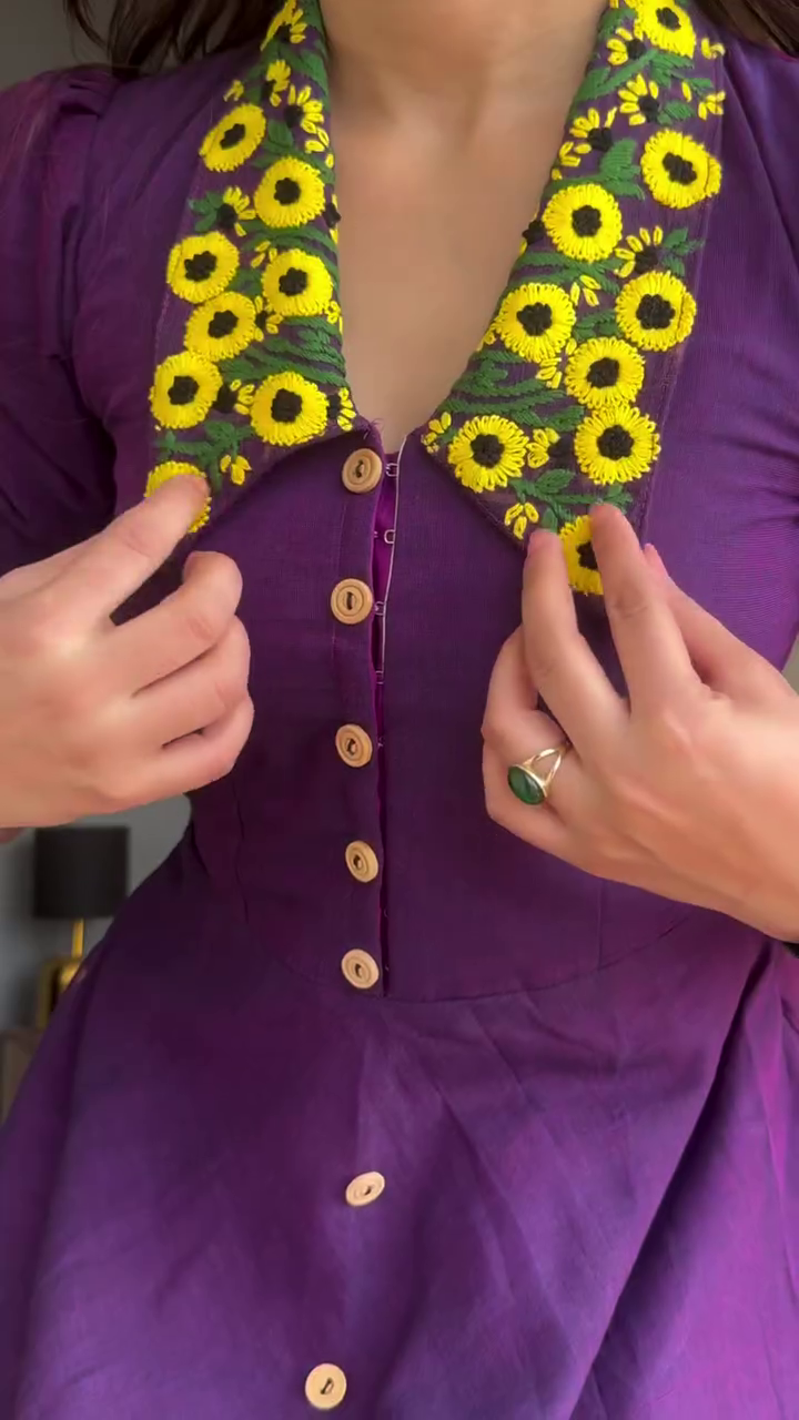Women’s Fashion Blouse with Classic Collar