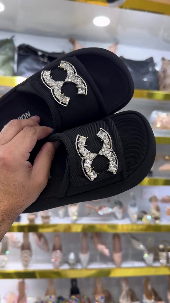 ✨🖤 Luxury Crystal Embellished Comfort Slide Sandals for Women | Premium Fashion Slip-On Flat Slippers with Glamorous Statement Buckle Design 🖤✨