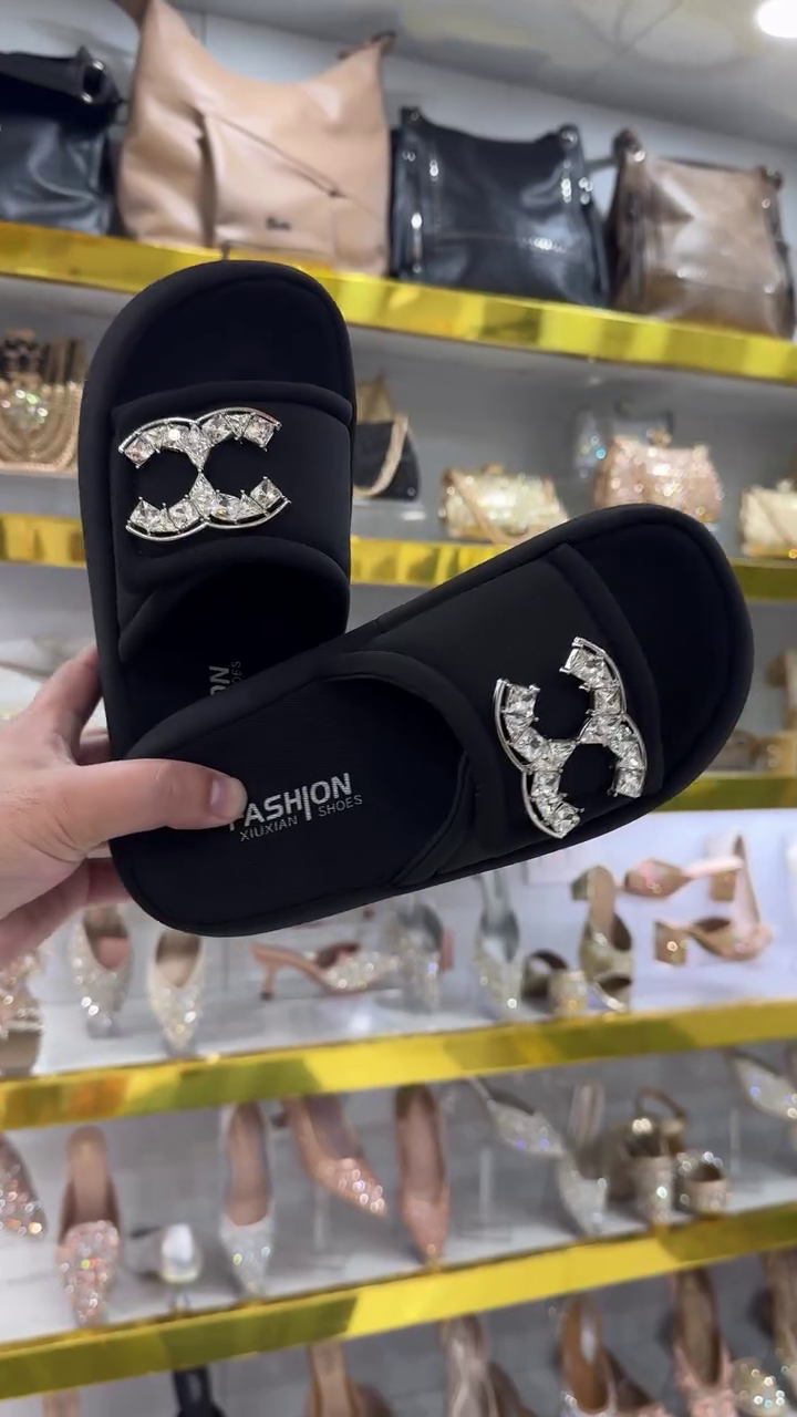 ✨🖤 Luxury Crystal Embellished Comfort Slide Sandals for Women | Premium Fashion Slip-On Flat Slippers with Glamorous Statement Buckle Design 🖤✨