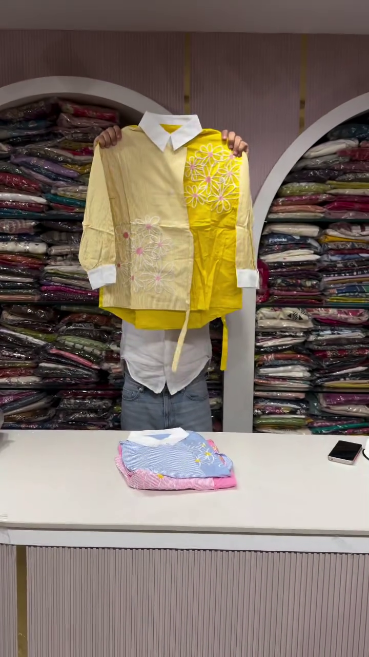 🌼💛 Premium Floral Embroidered Color-Block Collared Tunic Shirt for Women | Elegant Longline Casual Fashion Top with Contrast Panels, Statement Daisy Embroidery & Relaxed Comfort Fit 💛🌼